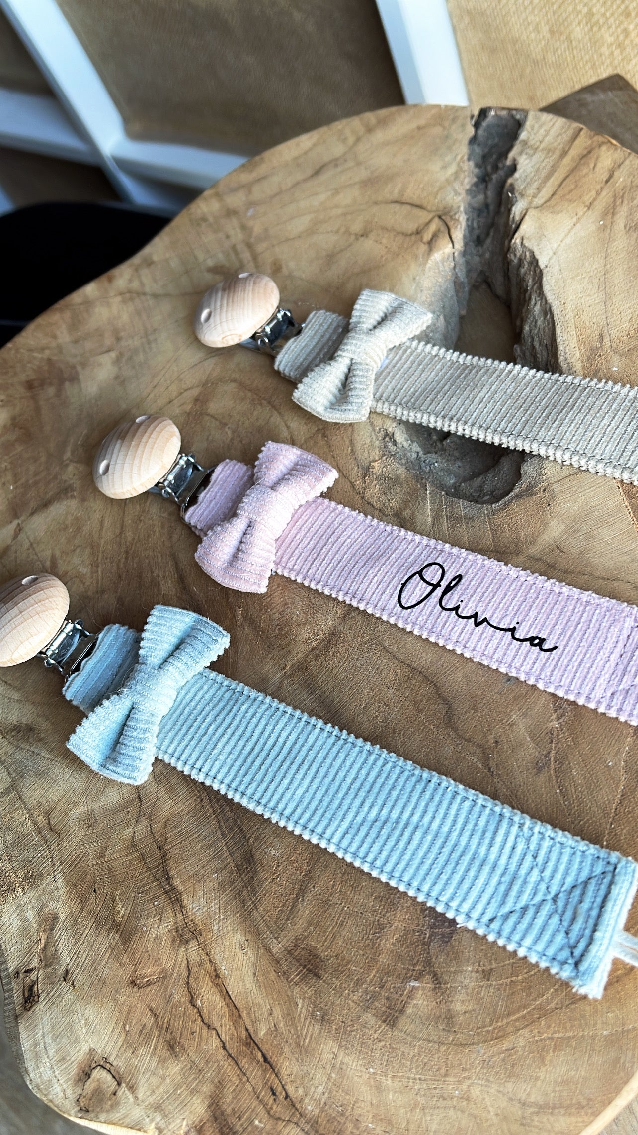 Attache en velour avec noeud