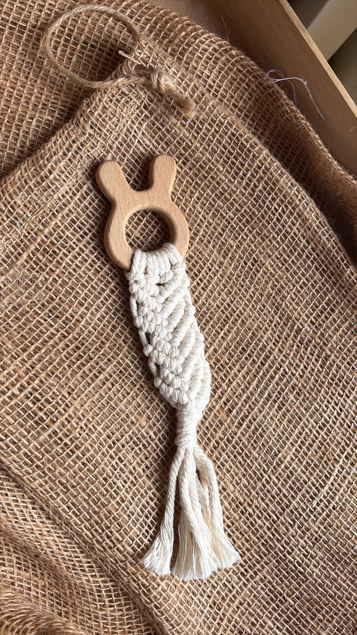Hochet en macramé