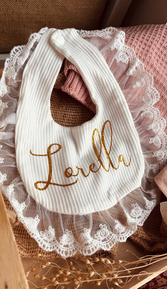 Bavoir en dentelle